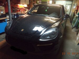 porsche - naprawa szyby